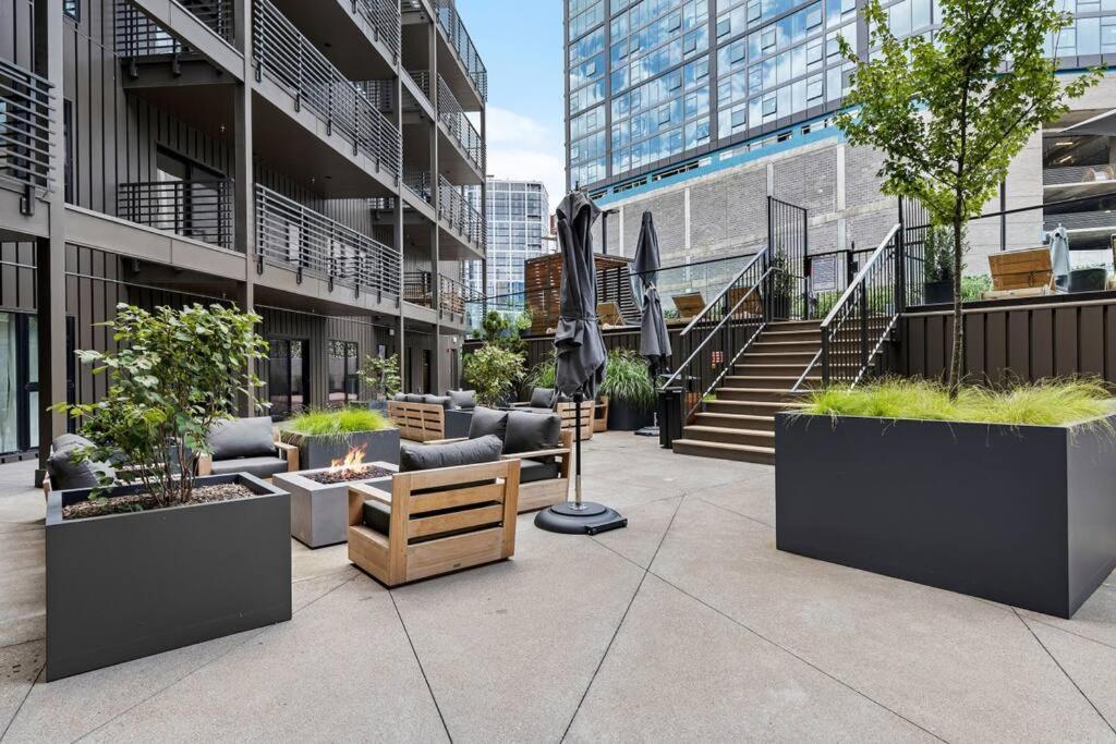 Apartamento Skyline View, Pool, Gym, Balcony'S, Walk To Bway! Nashville Exterior foto