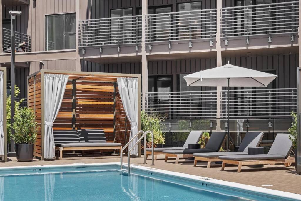 Apartamento Skyline View, Pool, Gym, Balcony'S, Walk To Bway! Nashville Exterior foto