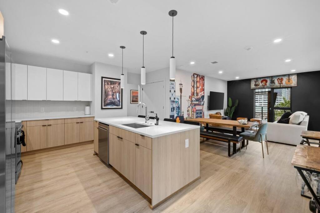 Apartamento Skyline View, Pool, Gym, Balcony'S, Walk To Bway! Nashville Exterior foto