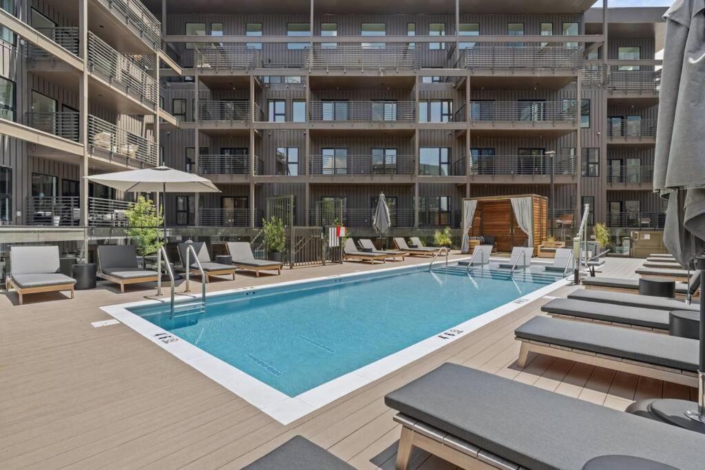 Apartamento Skyline View, Pool, Gym, Balcony'S, Walk To Bway! Nashville Exterior foto